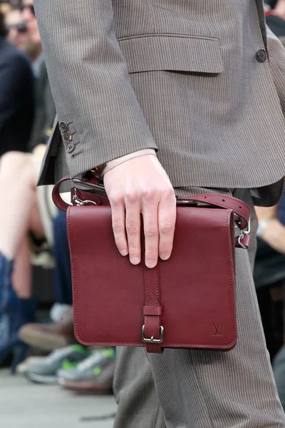 Look 60